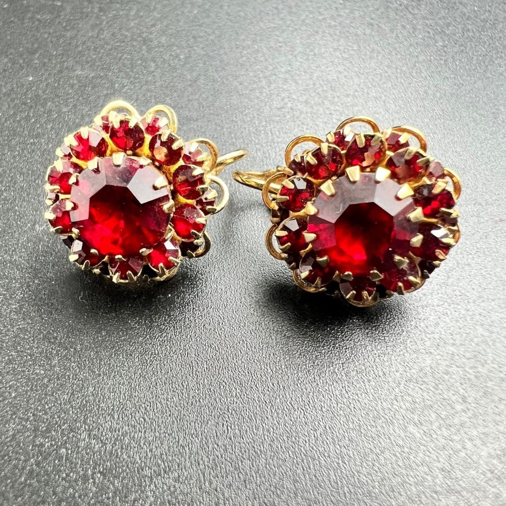 Vtg Sarah Coventry Red Rhinestone Clip On Earrings Gold Tone Signed Mid Century